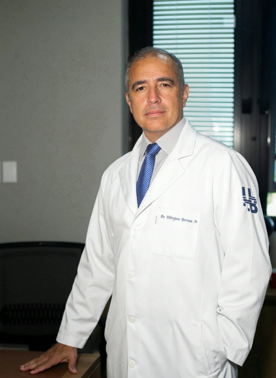 Prof. Dr. Ubirajara Barroso Jr. em retrato institucional